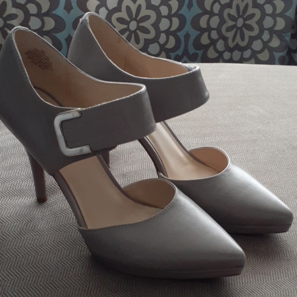 Nine West Shoes - Nine West Gray leather heels wide strap Velcro